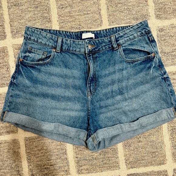 H&M cuff jean shorts - Picture 1 of 2
